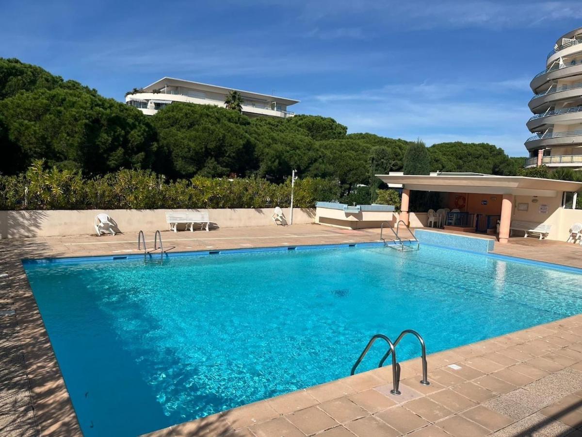 Avec Piscine - - Parking *