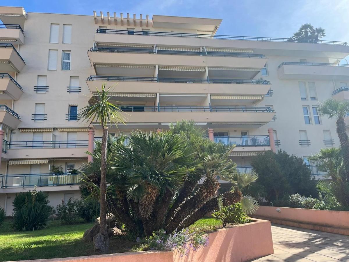 Avec Piscine - - Parking